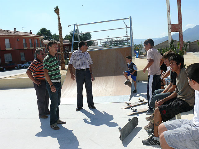 Los jóvenes aficionados al skate ya cuenta con una pista para esta práctica deportiva - 1, Foto 1
