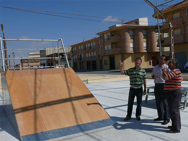 Los jóvenes aficionados al skate ya cuenta con una pista para esta práctica deportiva - 2, Foto 2