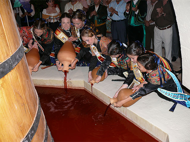Hasta el próximo domingo, la fuente del jardín de la Glorieta manará vino - 1, Foto 1