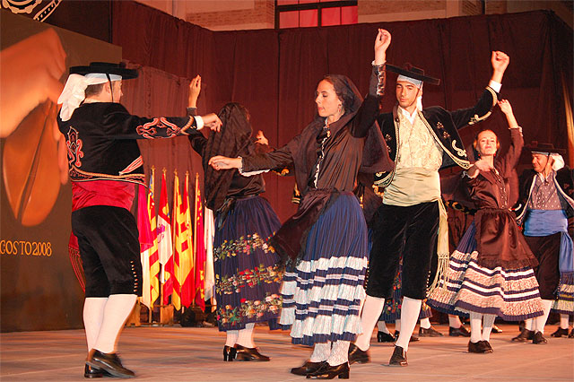 La Gala de las Comunidades cierra, con éxito, el Festival Nacional de Folklore ‘Ciudad de Jumilla’ - 1, Foto 1