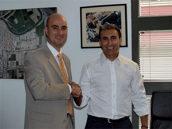 El Ayuntamiento de Beniel podrá ayudar a personas con minusvalías gracias a un nuevo vehículo donado por Cajamurcia - 1, Foto 1