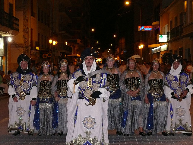 Los Moros y Cristianos llenaron de color y música festera las calles de Jumilla - 2, Foto 2