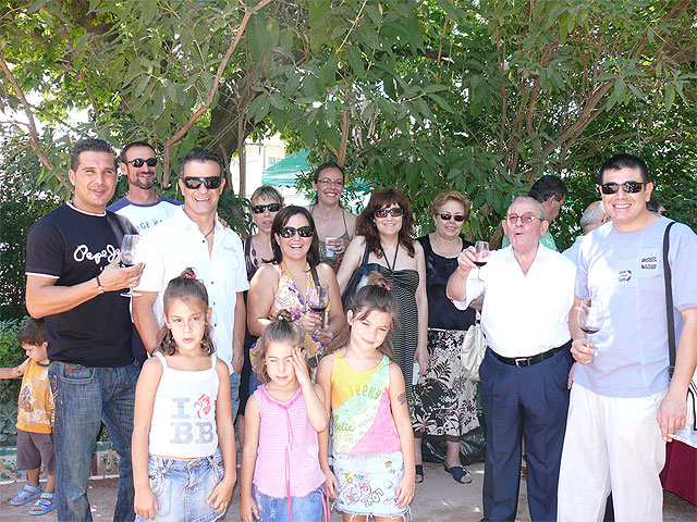 Centenares de personas participaron en la Miniferia del Vino y desgustaron este producto - 2, Foto 2