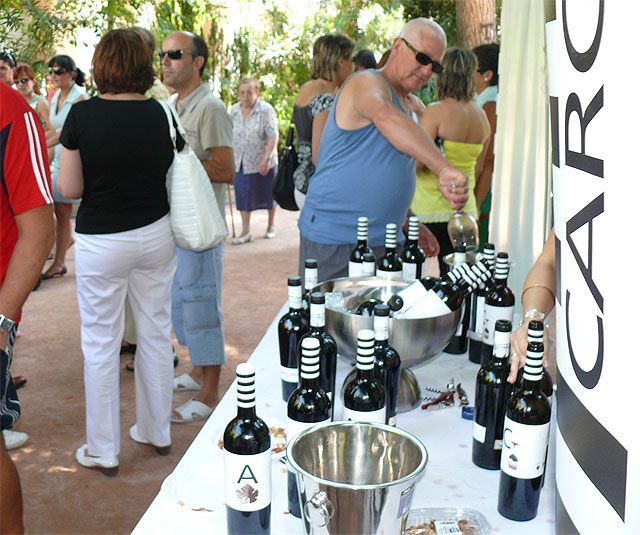 Centenares de personas participaron en la Miniferia del Vino y desgustaron este producto - 3, Foto 3