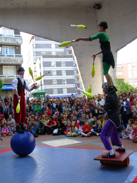 Chimi Churri llevará el arte del teatro y el circo a Roda y El Mirador con su espectáculo “Tres delicias” - 1, Foto 1