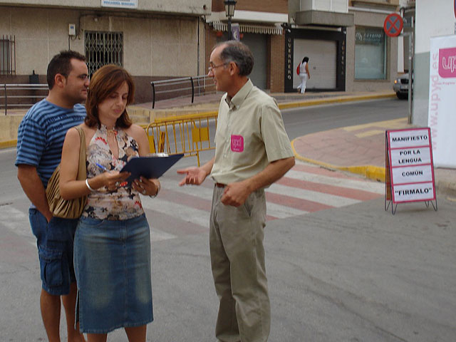 300 ciudadanos apoyan el “Manifiesto por la Lengua Común” en Puerto Lumbreras - 1, Foto 1
