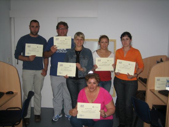 The "raitotana" gave a total of 10 courses in the computer room of the vine during the first half of year, Foto 3