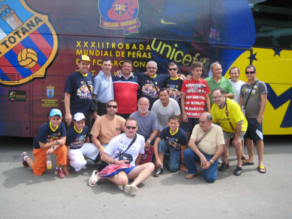 Autobus solidario de la XXXII trobada mundial de peñas del FC Barcelona - 1, Foto 1