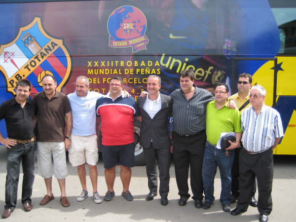 Autobus solidario de la XXXII trobada mundial de pe&ntilde;as del FC Barcelona - 2, Foto 2