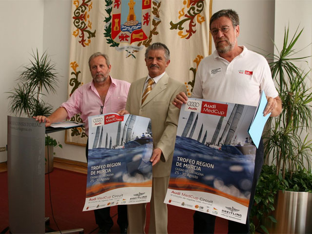 Las Travesías a nado y en piragua y la Milla urbana ambientarán el puerto durante la celebración de la MedCup - 1, Foto 1