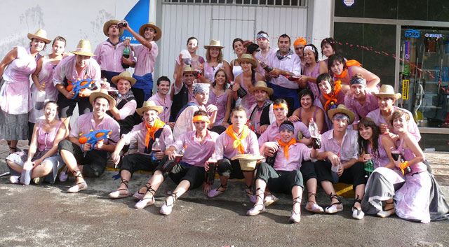 Cerca de 100.000 litros de vino se repartieron en la Gran Cabalgata del Vino de este año - 1, Foto 1