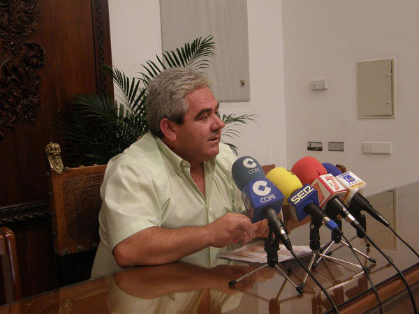 Lorca amplía su capacidad selectiva mediante contenedores de textil - 1, Foto 1