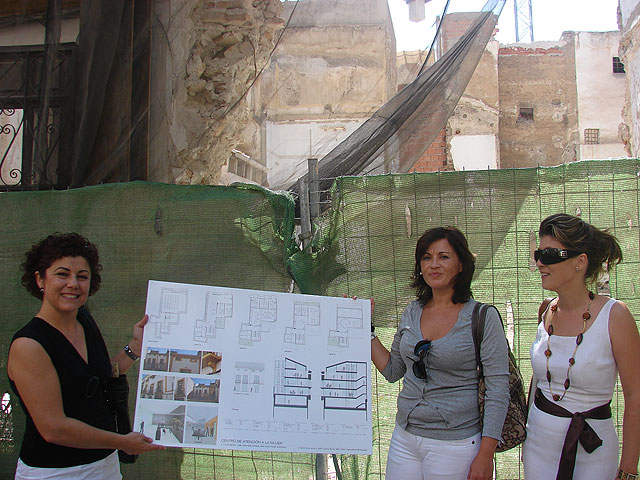 Teresa Moreno, Directora del Instituto de la Mujer, visita la ubicación del futuro Centro de la Mujer de Lorca - 1, Foto 1