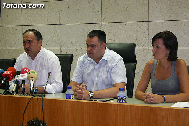 El alcalde anuncia la puesta en marcha de un plan de choque con una decena de medidas para hacer frente a la crisis económica, Foto 1
