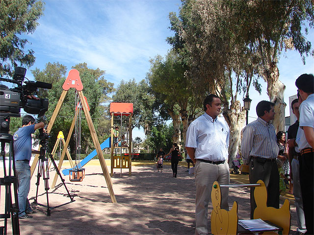 El Consistorio destina más de 55.700 euros para la mejora de los juegos infantiles ubicados en los parques del término municipal - 1, Foto 1