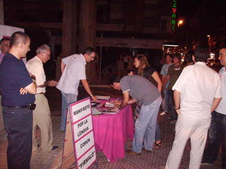 Recogida de firmas de UPyD en Lorca en favor del manifiesto por la lengua común - 1, Foto 1