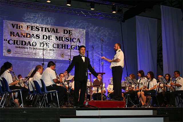 Las bandas de música ofrecen un grandioso espectáculo en la Sala Camelot - 1, Foto 1