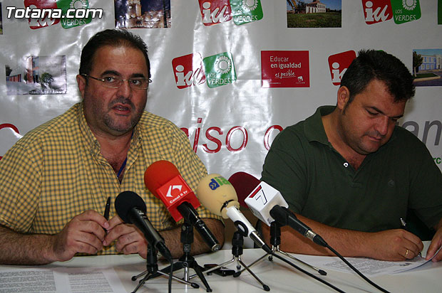 Los concejales de IU + Los verdes en Totana ofrecieron una rueda de prensa, Foto 1
