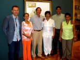 Miguel ngel Cmara recibe a una delegacin del Instituto Cubano del Deporte