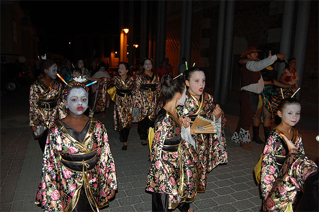 Las carrozas y una deliciosa “marranada” ponen fin a las fiestas de Los Rosales - 1, Foto 1