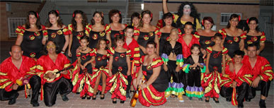 Las carrozas y una deliciosa “marranada” ponen fin a las fiestas de Los Rosales