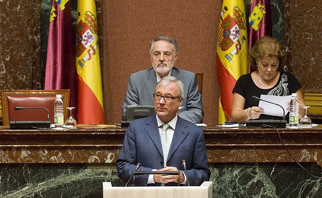 Valcárcel propone diez medidas para reactivar la economía y ofrece cuatro pactos para reducir un 60 por ciento el número de parados - 1, Foto 1