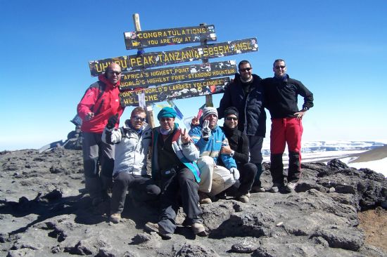 La Concejalía de Deportes felicita a los miembros del Club Senderista de Totana que recientemente ascendieron el Kilimanjaro, Foto 1