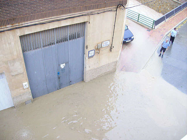 Ponen en marcha un plan de prevención y actuación en los imbornales y recepctores de aguas pluviales, Foto 1