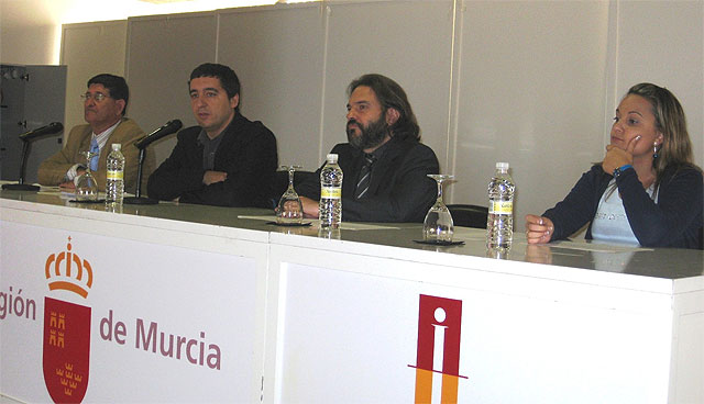 Educadores sociales y estudiantes participan en un curso de educación no formal organizado por el Instituto de la Juventud - 1, Foto 1