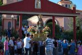 Centenares de fieles acompañan a la Virgen del Oro en su bajada hasta la ermita de los Santos Médicos