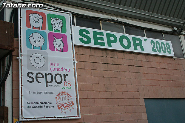 El alcalde y el concejal de ganadera acuden a la inauguracin de la Semana Nacional de Ganado Porcino de Lorca - 1