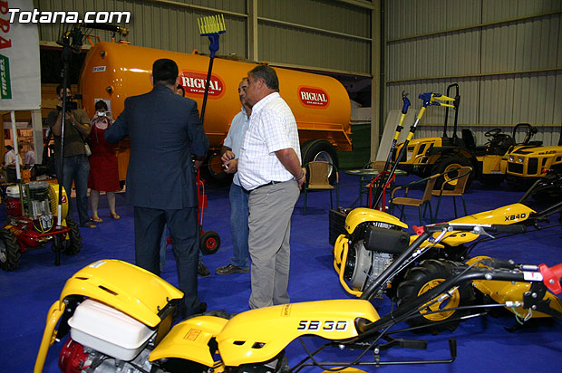 El alcalde y el concejal de ganadera acuden a la inauguracin de la Semana Nacional de Ganado Porcino de Lorca - 14