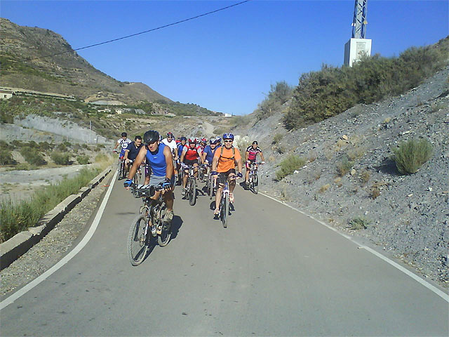 Arranca el programa de bicicleta de montaña organizado por la Concejalía de Deportes con la salida por la Rambla de los Bueyes, Foto 1