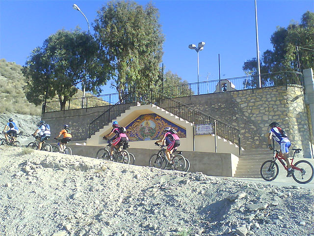 Arranca el programa de bicicleta de montaña organizado por la Concejalía de Deportes con la salida por la Rambla de los Bueyes, Foto 2