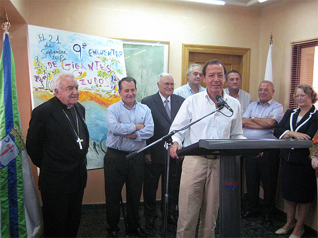 El Alcalde de Murcia presenta el cartel del 9º Encuentro de Gigantes y Cabezudos ‘Villa de Abarán’ - 1, Foto 1