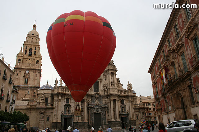 Decenas de personas montan en globo gracias a la celebración de la Semana de la Movilidad - 1, Foto 1