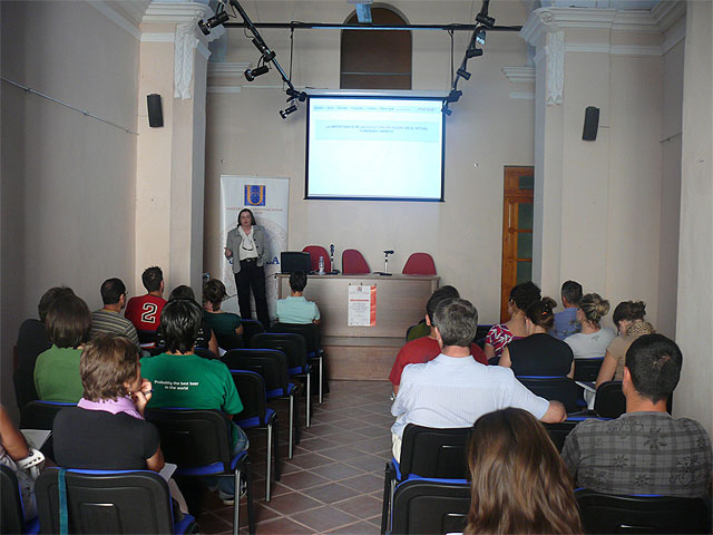 Treinta y cuatro personas asisten al curso de la Universidad del Mar que se desarrolla en Jumilla - 1, Foto 1