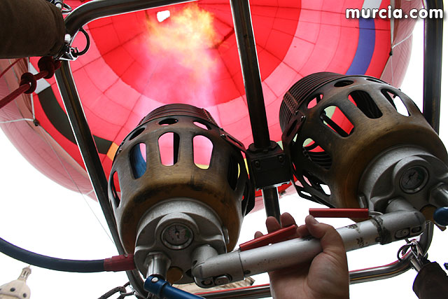 Decenas de personas montan en globo gracias a la celebracin de la Semana de la Movilidad - 9
