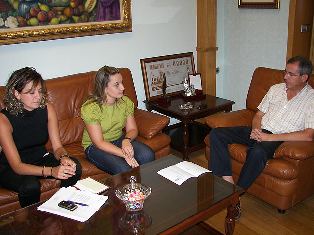 Juventud colaborará con el Ayuntamiento de Archena en la construcción de una sala de conciertos y un albergue juvenil - 1, Foto 1