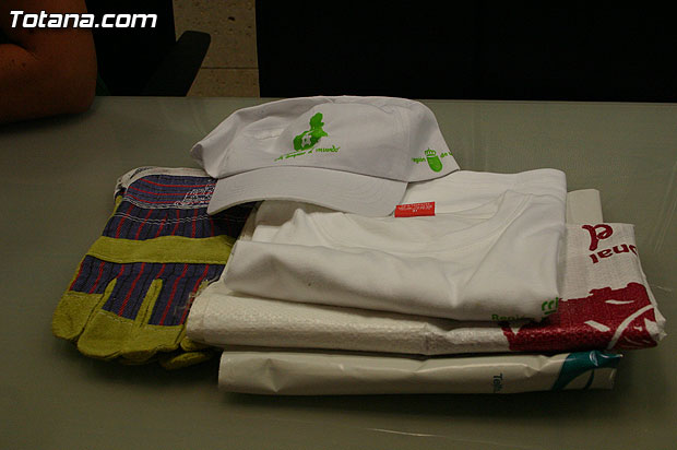 Totana promote awareness of the environment through adherence to the campaign "Clean Up the World", Foto 3