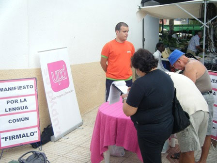 UPyD recoge firmas en Mazarrón en favor del Manifiesto por la lengua común - 1, Foto 1