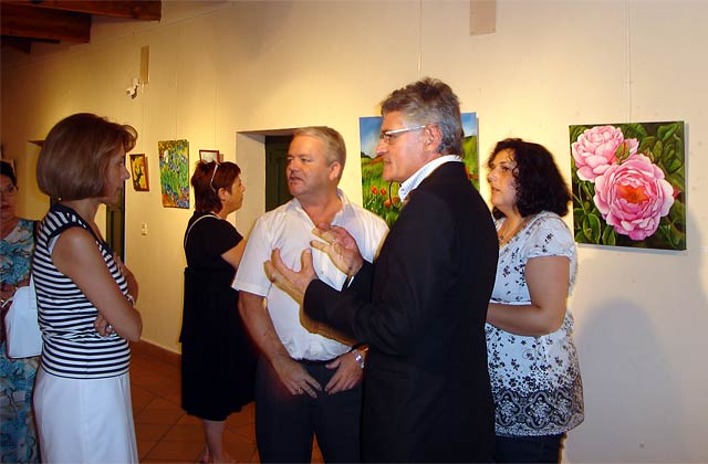 La pintora Remedios Ruiz presenta una exposición dedicada al universo de las flores en el museo de San Javier - 1, Foto 1