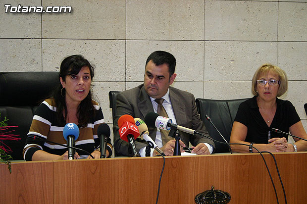 El Ayuntamiento y la Asociación de Mujeres Empresarias y Profesionales de Totana suscriben un segundo convenio, Foto 1