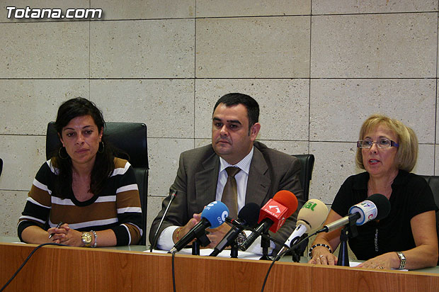 El Ayuntamiento y la Asociación de Mujeres Empresarias y Profesionales de Totana suscriben un segundo convenio, Foto 2