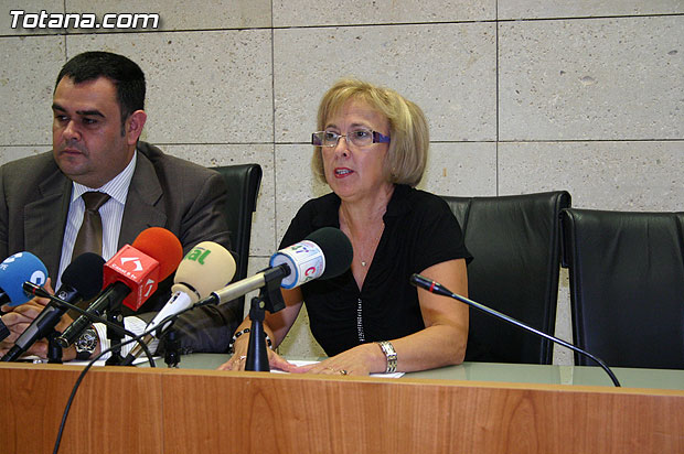 El Ayuntamiento y la Asociación de Mujeres Empresarias y Profesionales de Totana suscriben un segundo convenio, Foto 3