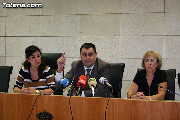 El Ayuntamiento y la Asociación de Mujeres Empresarias y Profesionales de Totana suscriben un segundo convenio, Foto 5
