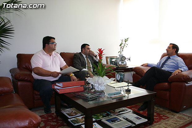 The social policy advisor meets with the mayor of Totana and Councilman, Foto 1