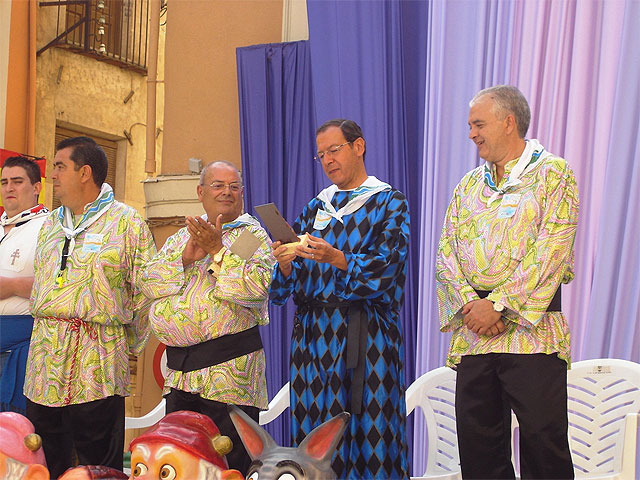 El Alcalde ensalza el trabajo de los integrantes de los grupos de Gigantes y Cabezudos que ayer desfilaron en Abarán - 1, Foto 1