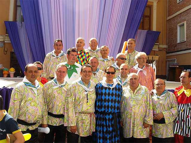 El Alcalde ensalza el trabajo de los integrantes de los grupos de Gigantes y Cabezudos que ayer desfilaron en Abarán - 2, Foto 2