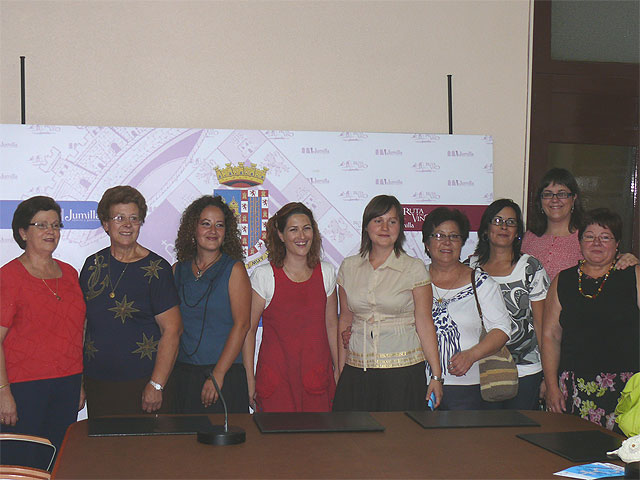 Pintura en tela, informática, teatro y charlas forman son las actividades de la mujer para los próximos meses - 1, Foto 1